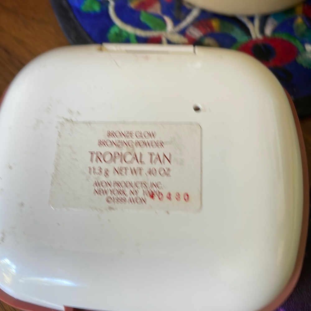 Bronzing powder compact